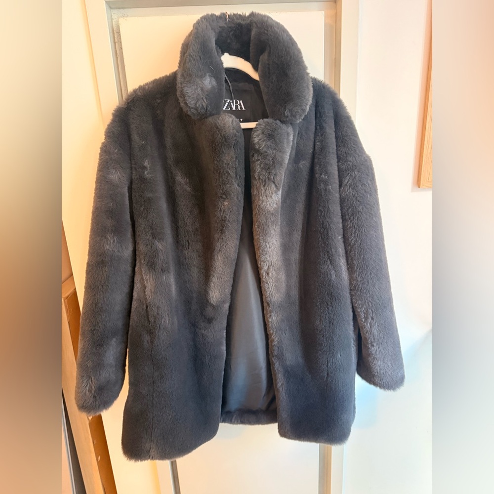 Zara Women's Charcoal Faux Fur Jacket
